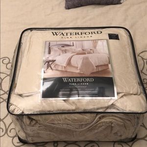 Waterford Fine linens Paloma king Comforter set